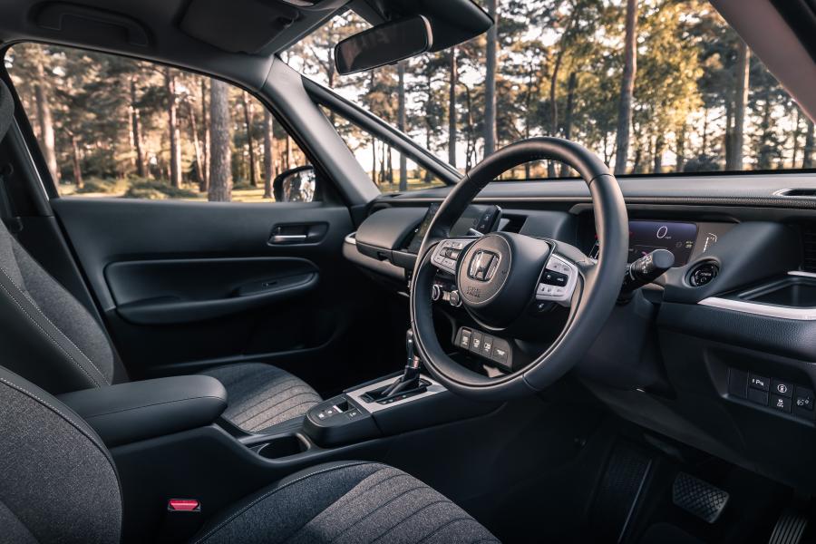 Интерьер Honda Jazz e:HEV 2020 года  (UK) (фото 26 из 40)